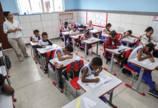 Prefeitura de Salvador abre seleção com 100 vagas para rede municipal de ensino - 