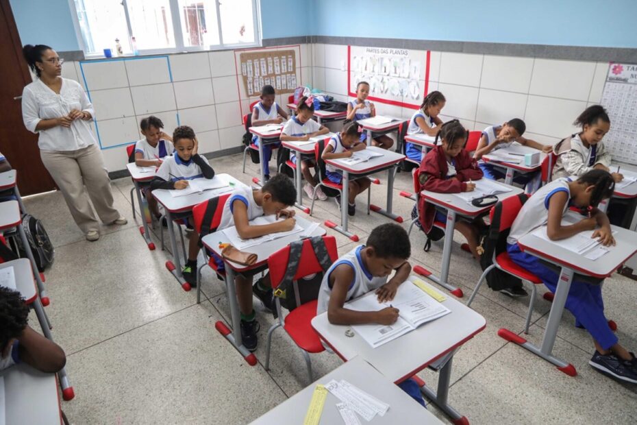 Prefeitura de Salvador abre seleção com 100 vagas para rede municipal de ensino - 