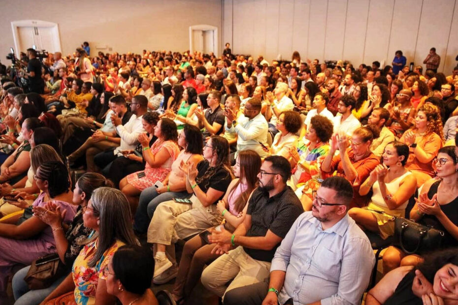 Bahia premia escolas e planeja estratégias para melhorar o ensino na rede estadual em 2025 - 