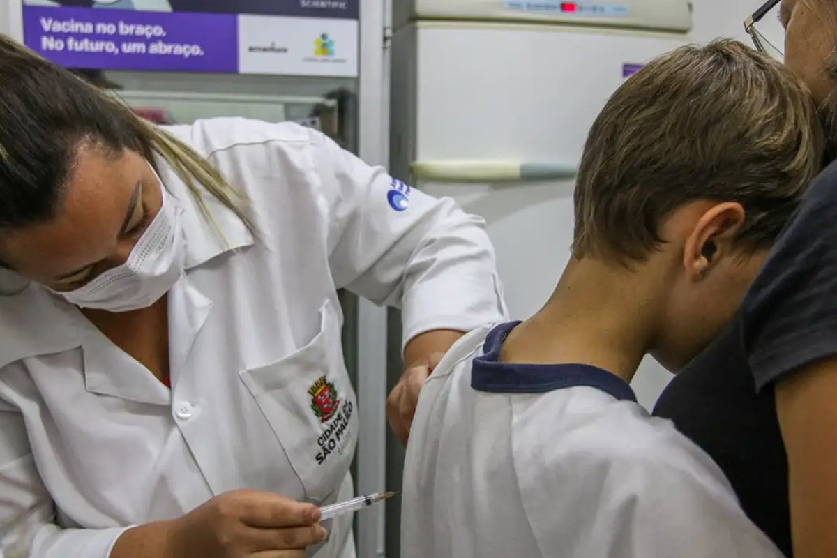 Vacinação contra HPV tem prazo ampliado até 2026 e busca jovens fora do calendário regular - 