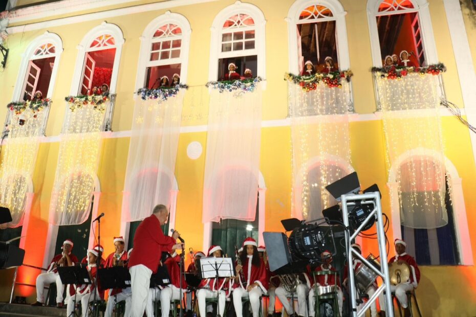 ‘Sacadas Musicais’ iluminam Centro Histórico com corais infantis e de jovens no Natal em Salvador - 