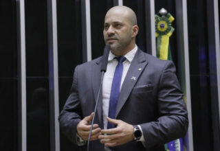 Defesa de Daniel Silveira contesta nova prisão determinada por Moraes - 