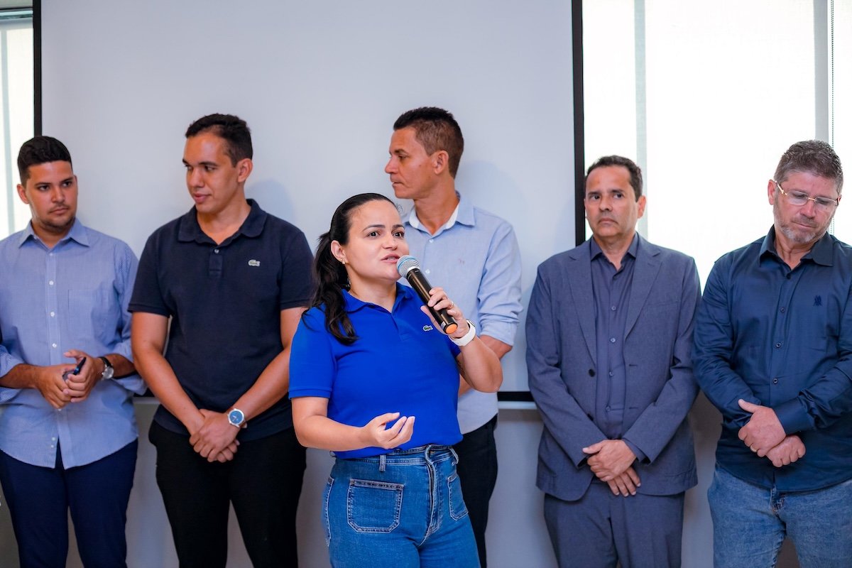 Lauro de Freitas enfrenta colapso na gestão pública, denuncia Débora Regis  - 