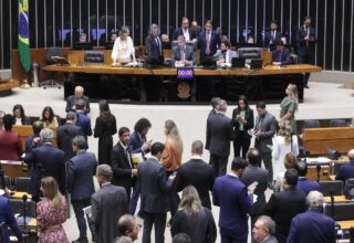 Câmara aprova 1º PL do pacote fiscal; da bancada baiana, apenas Alden e Roberta votaram contra - 