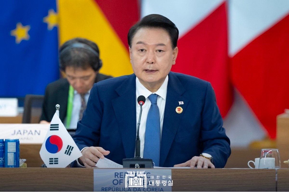 Agentes de segurança da Coreia do Sul desistem de prender ex-presidente - 