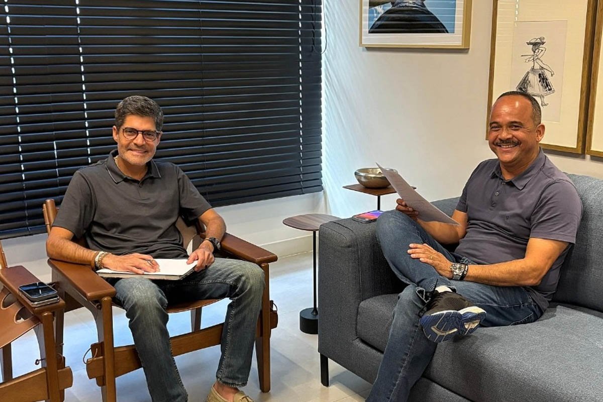 Ex-prefeito de Camaçari, Elinaldo Araújo anuncia pré-candidatura a deputado estadual em 2026 - 