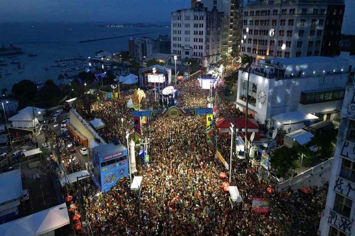Carnaval de Salvador 2025 deve atrair 850 mil turistas e movimentar R$ 1,8 bilhão - 