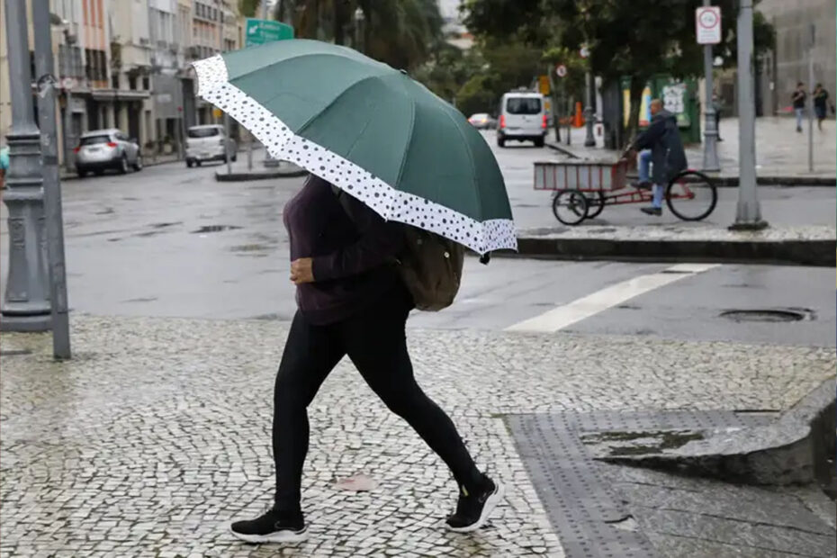 Inmet emite alerta vermelho para chuvas na Bahia e mais dois estados - 