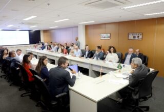 Jerônimo Rodrigues tem encontro com prefeitos baianos para falar de parcerias e investimentos - 