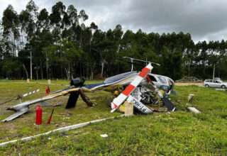 Helicóptero cai no interior de Santa Catarina e deixa dois feridos - 