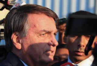 Bolsonaro anuncia que vai processar Haddad após acusações sobre ‘rachadinhas’ - 