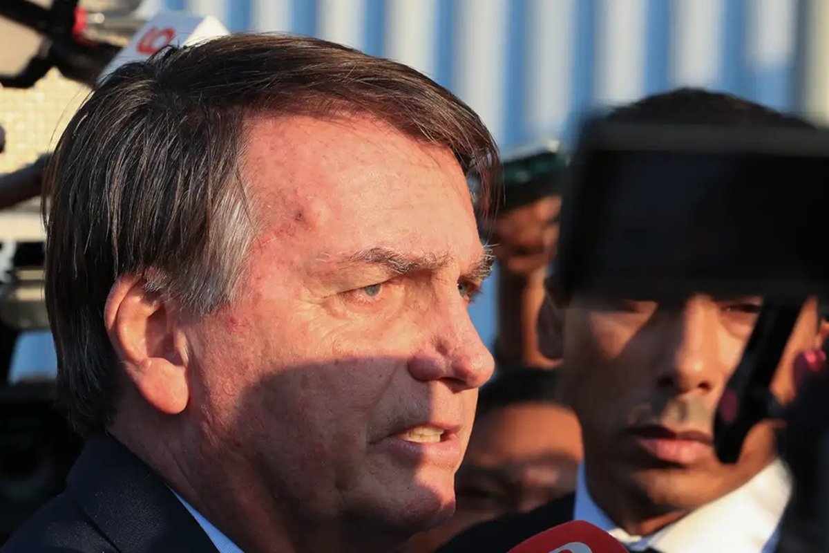 Bolsonaro anuncia que vai processar Haddad após acusações sobre ‘rachadinhas’ - 
