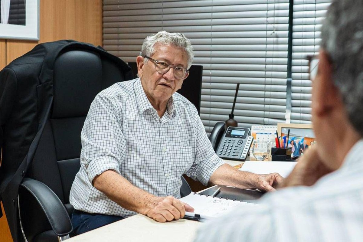 Luiz Caetano diz que Elinaldo deixou rombo de quase R$1,4 bi e serviços públicos sem funcionar em Camaçari - 