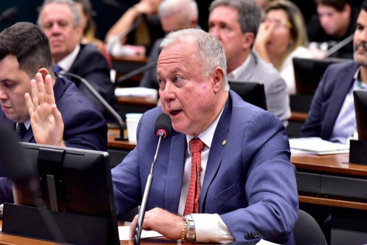 Paulo Azi critica Jerônimo por aumento do ICMS sobre combustíveis e diz que medida ‘penaliza ainda mais a população’ - 