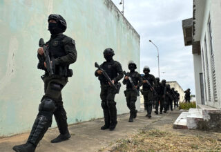 Polícia Penal apreende celulares e armas em operação no Conjunto Penal de Jequié - 