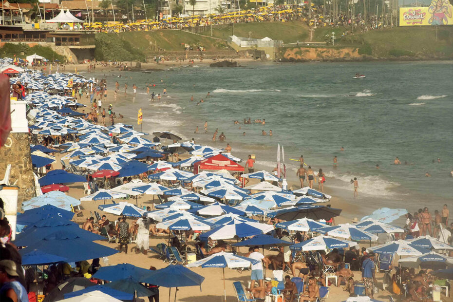 Após polêmica sobre falta de espaço no Porto da Barra, cadeiras e sombreiros serão apenas por demanda - 