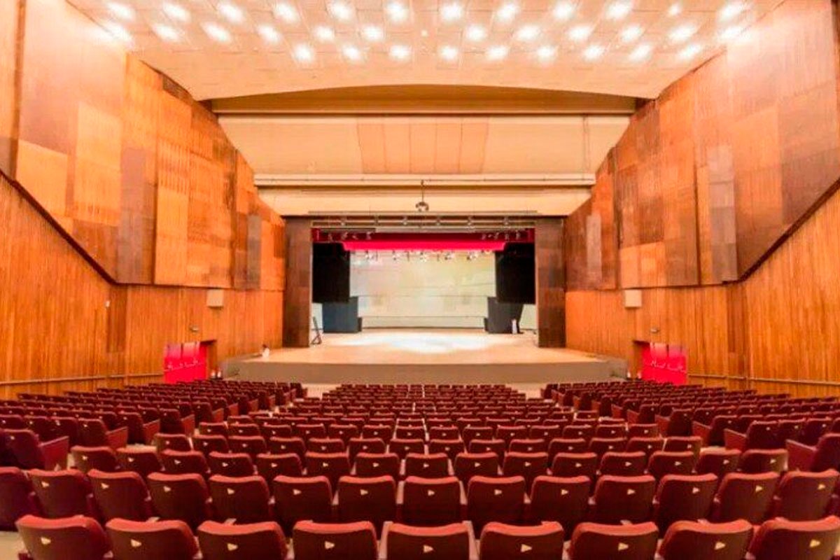 Princípio de incêndio atinge telhado do Teatro Castro Alves; construtora diz que obras terão continuidade - 