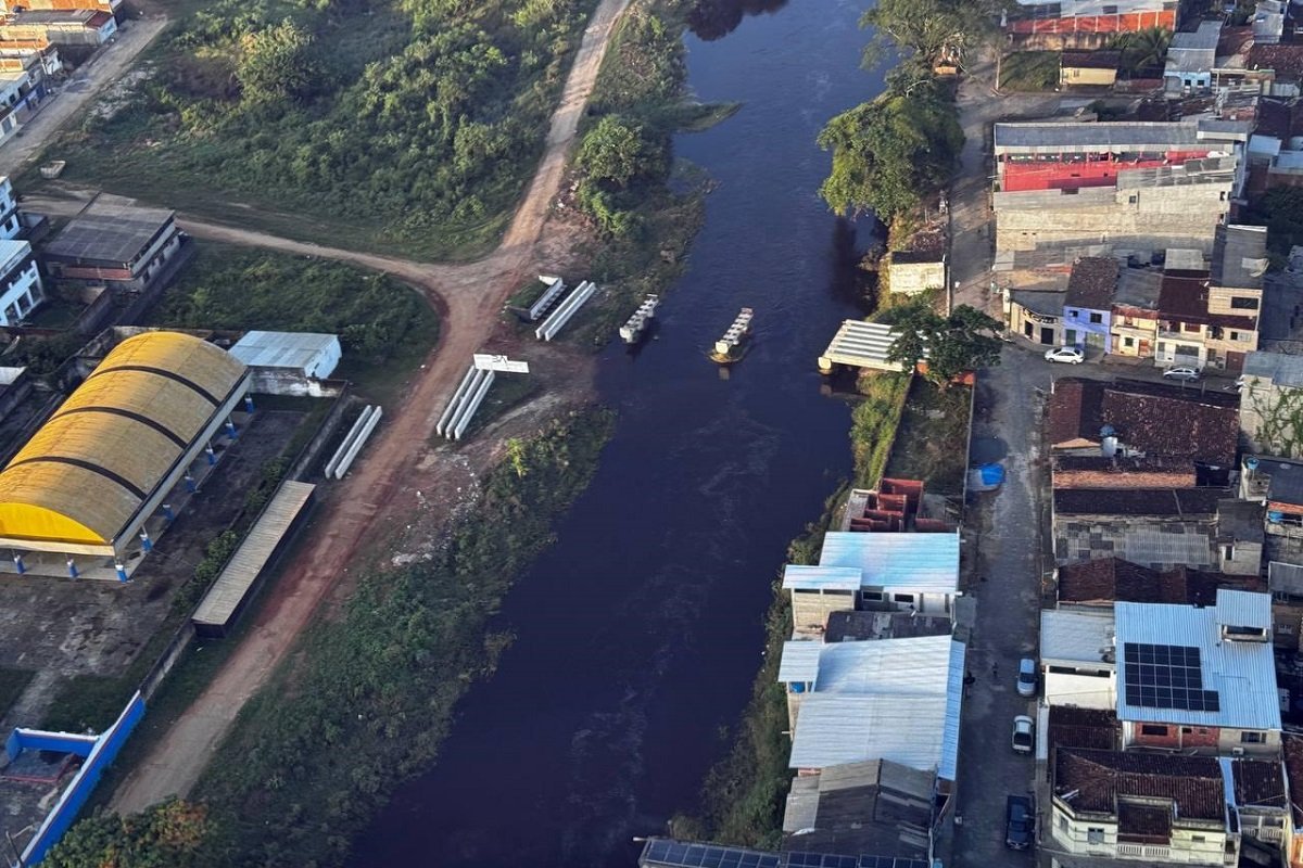 Governador sobrevoa e visita municípios do Sul da Bahia afetados pelas chuvas - 
