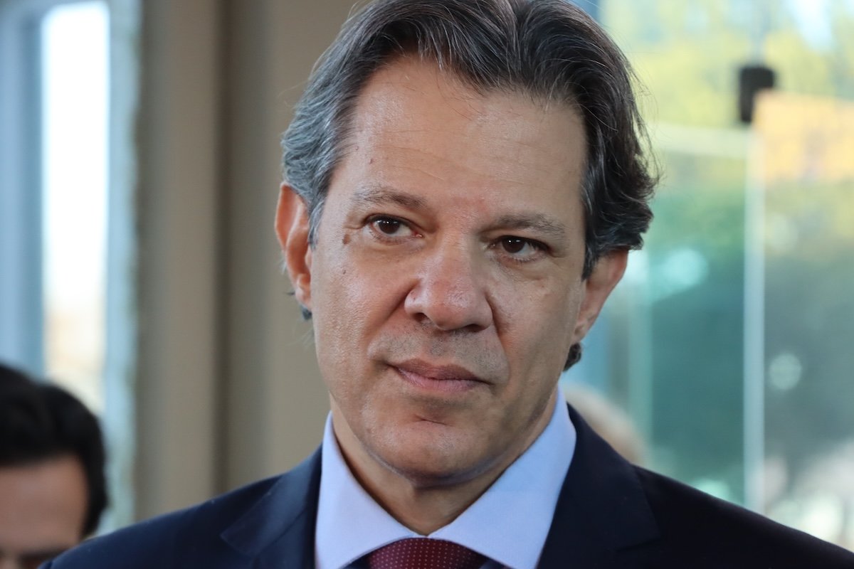 Haddad defende início da reforma administrativa com corte de supersalários no serviço público - 