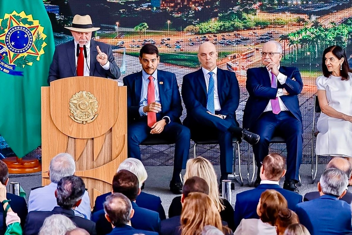 Lula usa metáfora sobre amantes e gera reações durante discurso em defesa da democracia - 