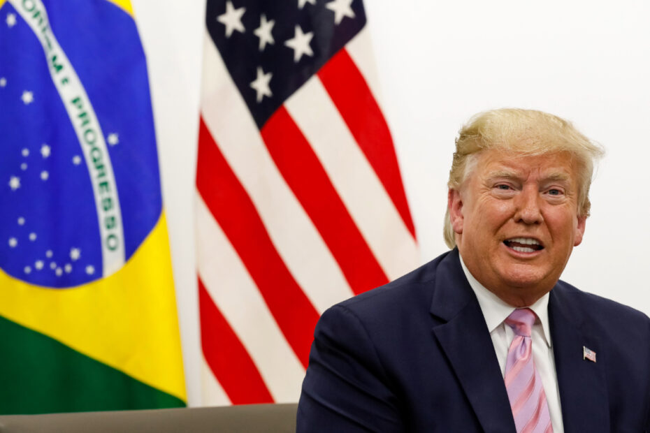 Trump demite inspetores-gerais, levantando preocupações sobre independência - 