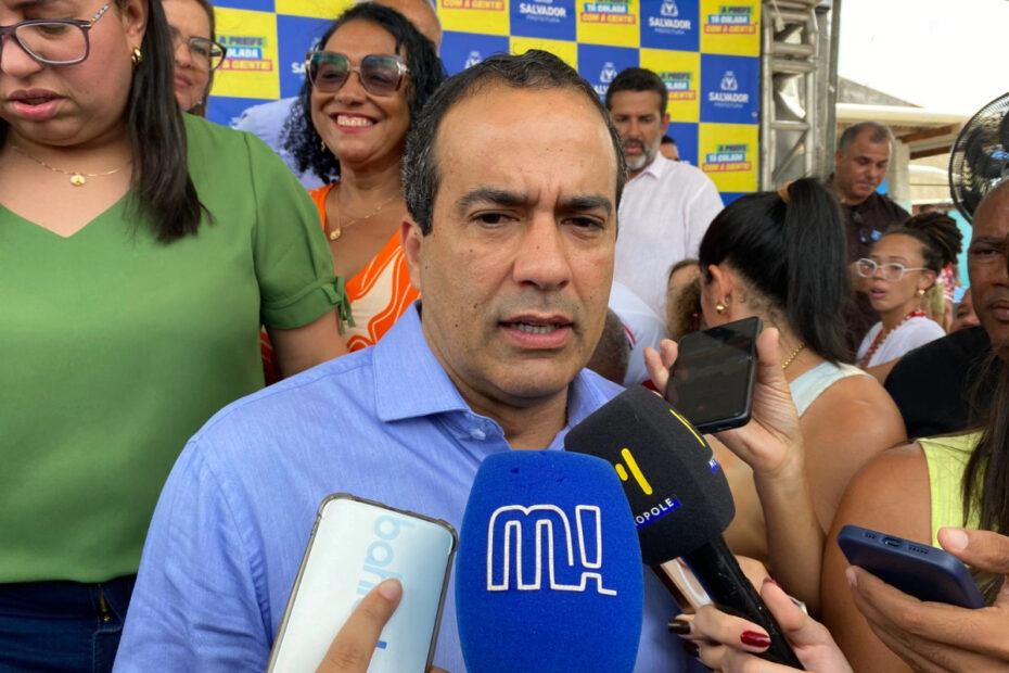 Bruno Reis entrega 100 casas em Paripe e anuncia novos investimentos na infraestrutura do bairro - 