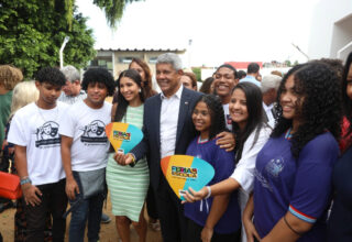 Jerônimo Rodrigues anuncia investimento de R$ 1,3 bilhão em escolas estaduais - 