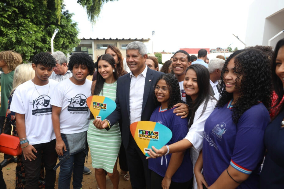 Jerônimo Rodrigues anuncia investimento de R$ 1,3 bilhão em escolas estaduais - 