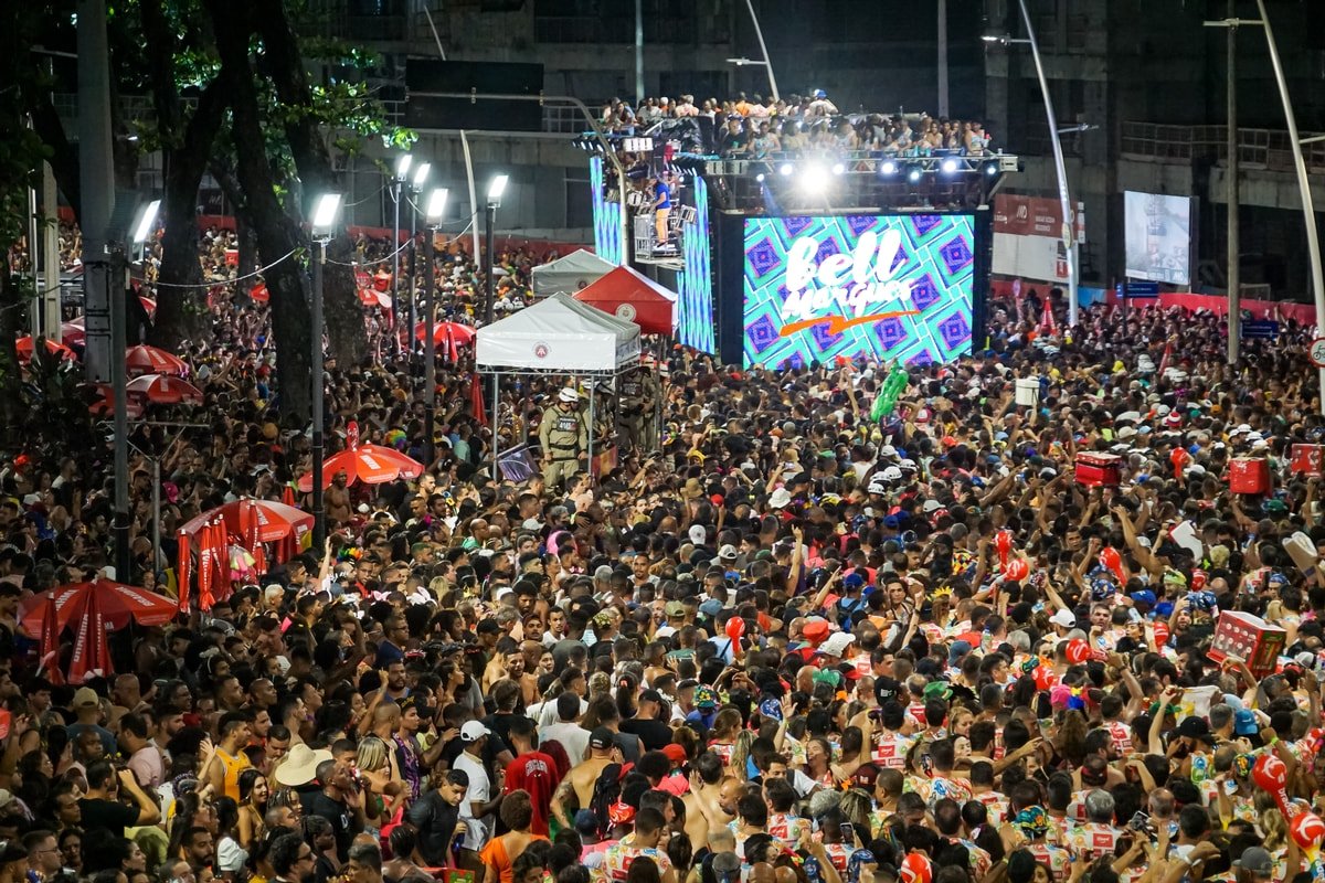 Barra-Ondina recebe Bell Marques com Bloco da Quinta no 1º dia do Carnaval de Salvador - 