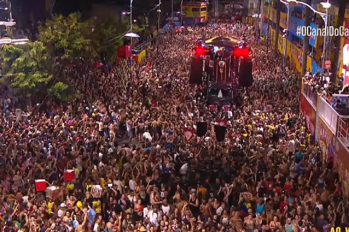 Carnaval de Salvador: BaianaSystem arrasta multidão durante passagem pelo circuito Osmar - 
