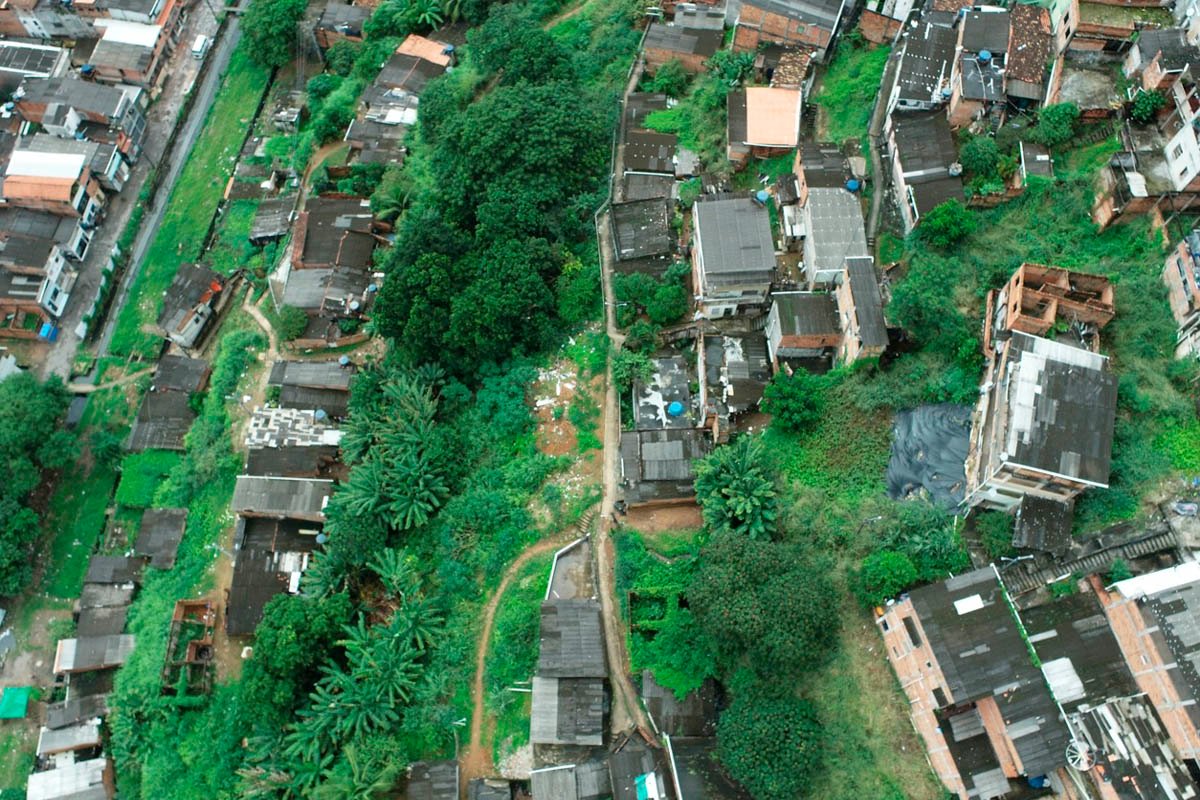 Conder anuncia projeto com investimento milionário para urbanização e contenção de encostas no Lobato - 