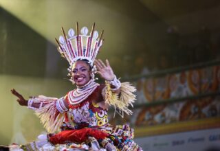 Lorena Bispo é coroada nova Deusa do Ébano do Ilê Aiyê - 