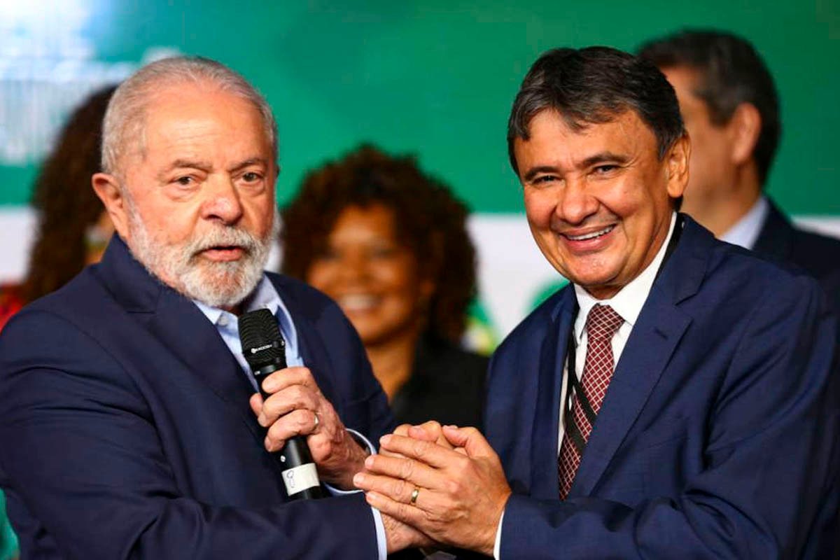 Ministro diz que governo Lula estuda reajustar Bolsa Família em função da alta dos alimentos - 