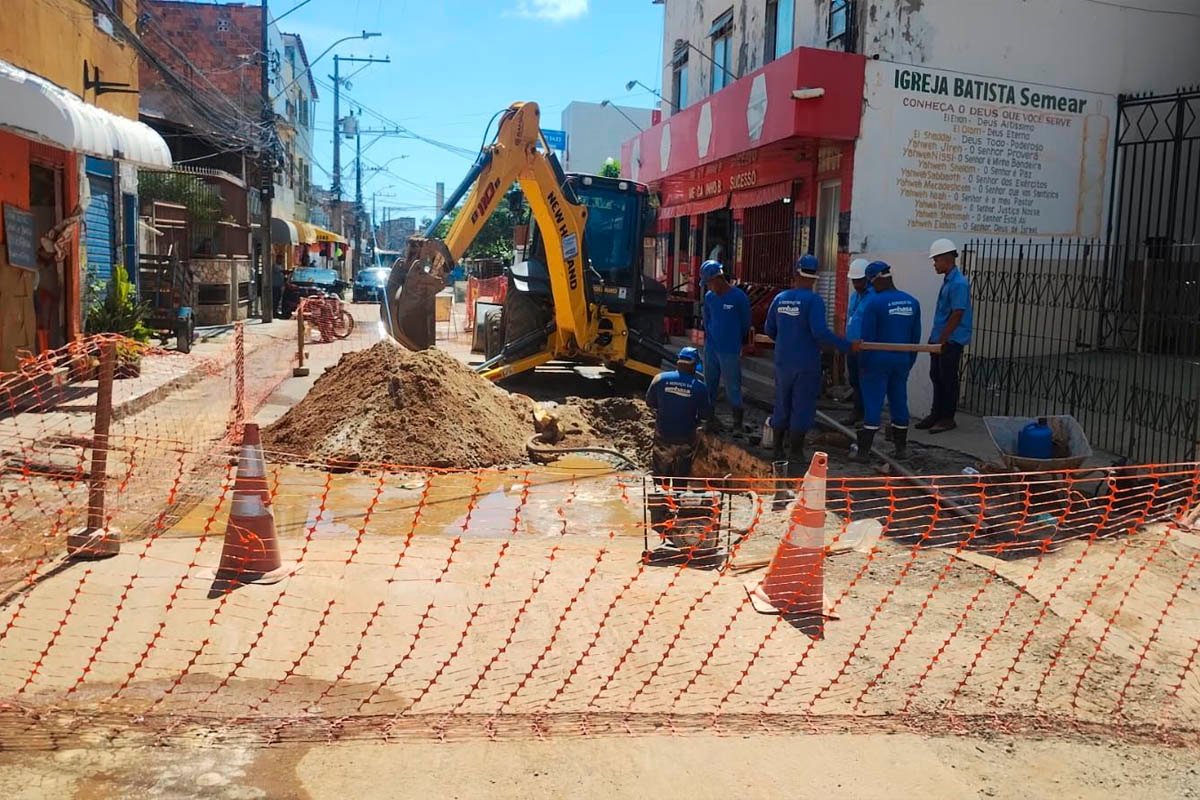 Embasa inicia ampliação da rede coletora de esgoto na Boca do Rio com investimento de R$ 3 milhões - 