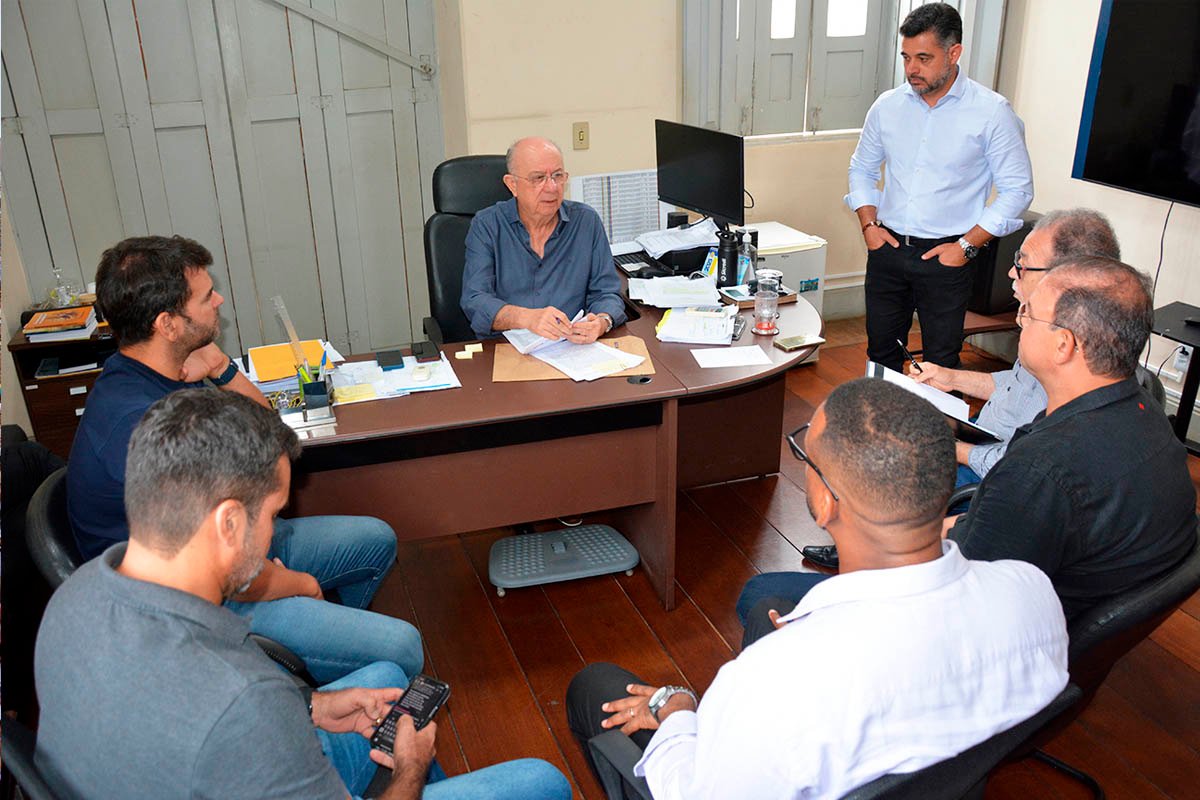 José Ronaldo decreta ponto facultativo no Carnaval e reforça tradição religiosa em Feira de Santana - 