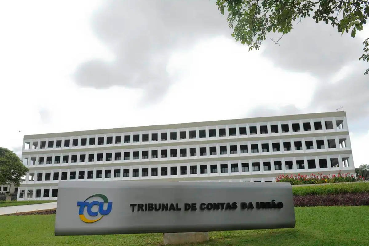 Ministro do TCU diz que ainda não há solução para incorporar Pé-de-Meia ao Orçamento deste ano - 