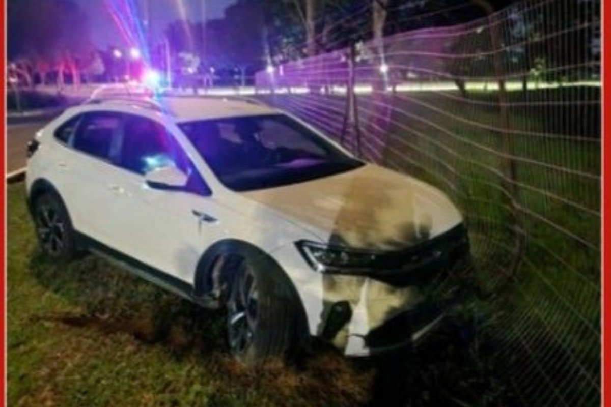 Motorista embriagada colide carro em cerca do Palácio do Jaburu, residência de Geraldo Alckmin - 