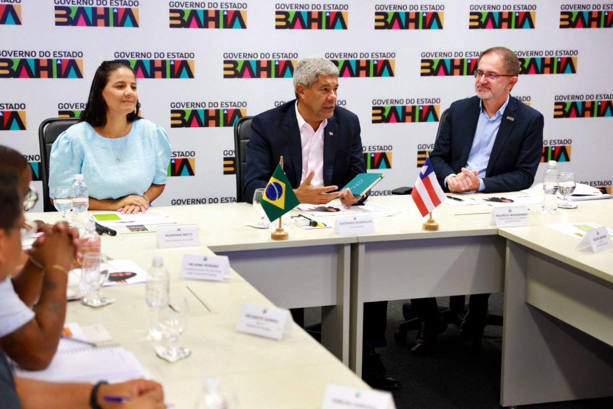 Governo do Estado regulamenta uso de celulares nas escolas estaduais com novas diretrizes - 