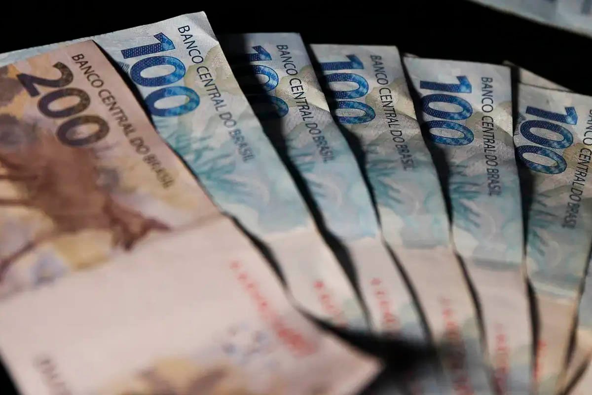 Governo publica decreto que oficializa salário mínimo de R$ 1.621 em 2026 - 