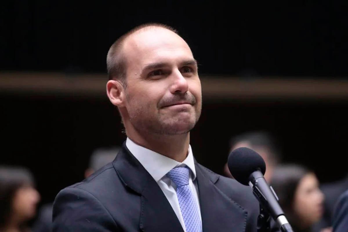 Eduardo Bolsonaro admite que discutiu tarifa dos EUA antes de anúncio e diz que concorda com taxação: ‘Tarifa-Moraes’ - 