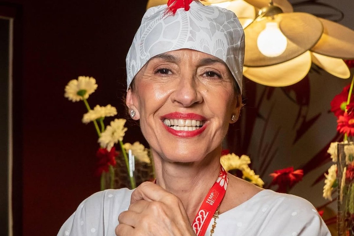 Flora Gil comemora sucesso do Expresso 2222 e ressalta cuidado com convidados: ‘Como se a gente tivesse recebendo em casa’ - 