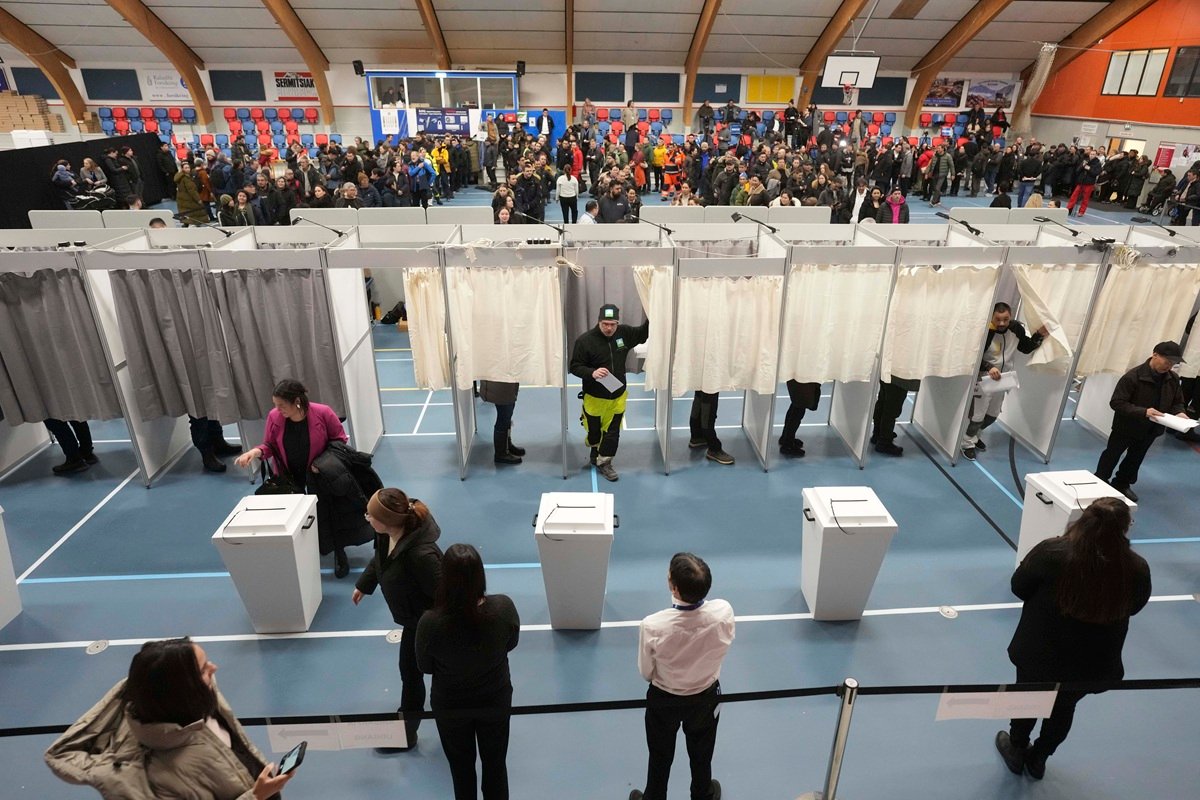Eleições parlamentares na Groenlândia nesta terça definem futuro sob pressão dos EUA e Dinamarca - 