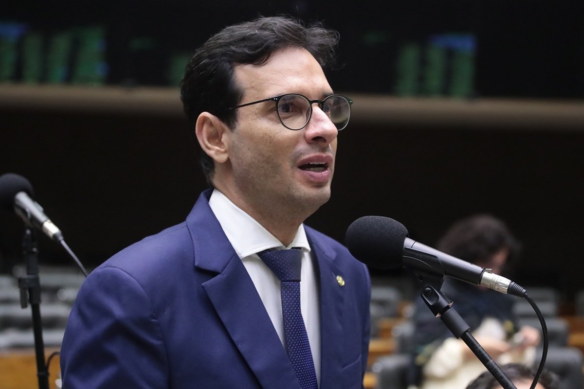 Leo Prates cobra Jerônimo e pede ampliação de medidas para redução do preço da cesta básica - 