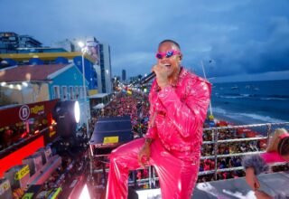 Carnaval de Salvador: com look inspirado no K-Pop, Léo Santana agita circuito Dodô - 