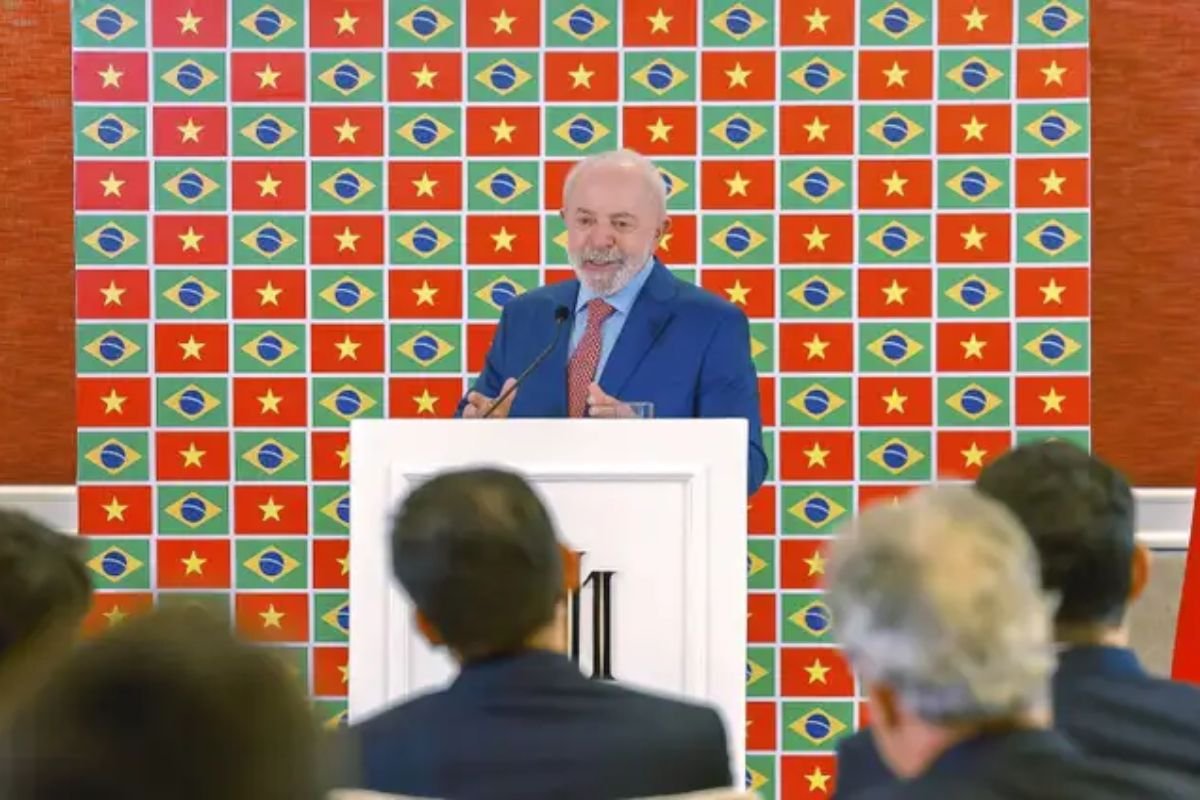 Lula critica Bolsonaro por defender anistia e diz que ex-presidente busca perdão em vez de provar inocência - 