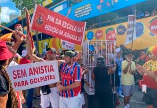 Mudança do Garcia completa 95 anos com pautas sociais e protestos contra Bolsonaro e anistia - 