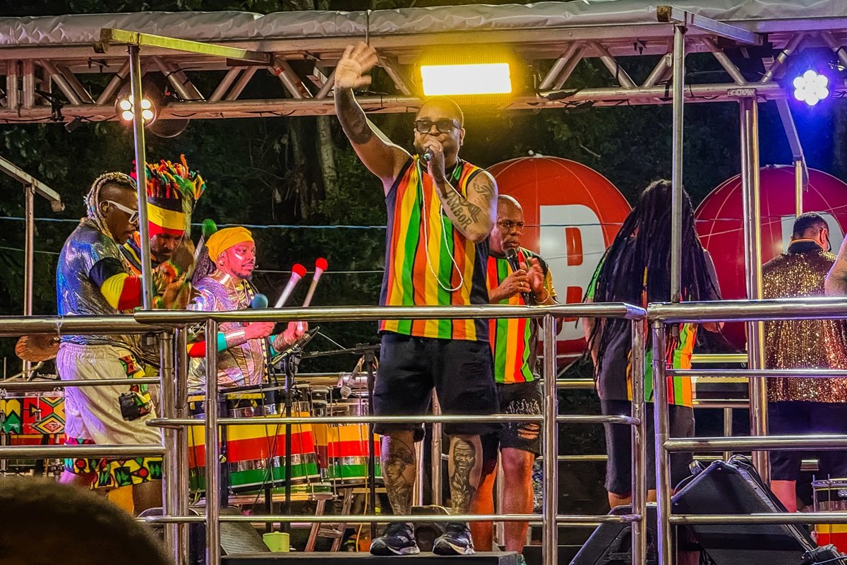 Carnaval de Salvador: Olodum abre quarto dia de folia no circuito Dodô - 