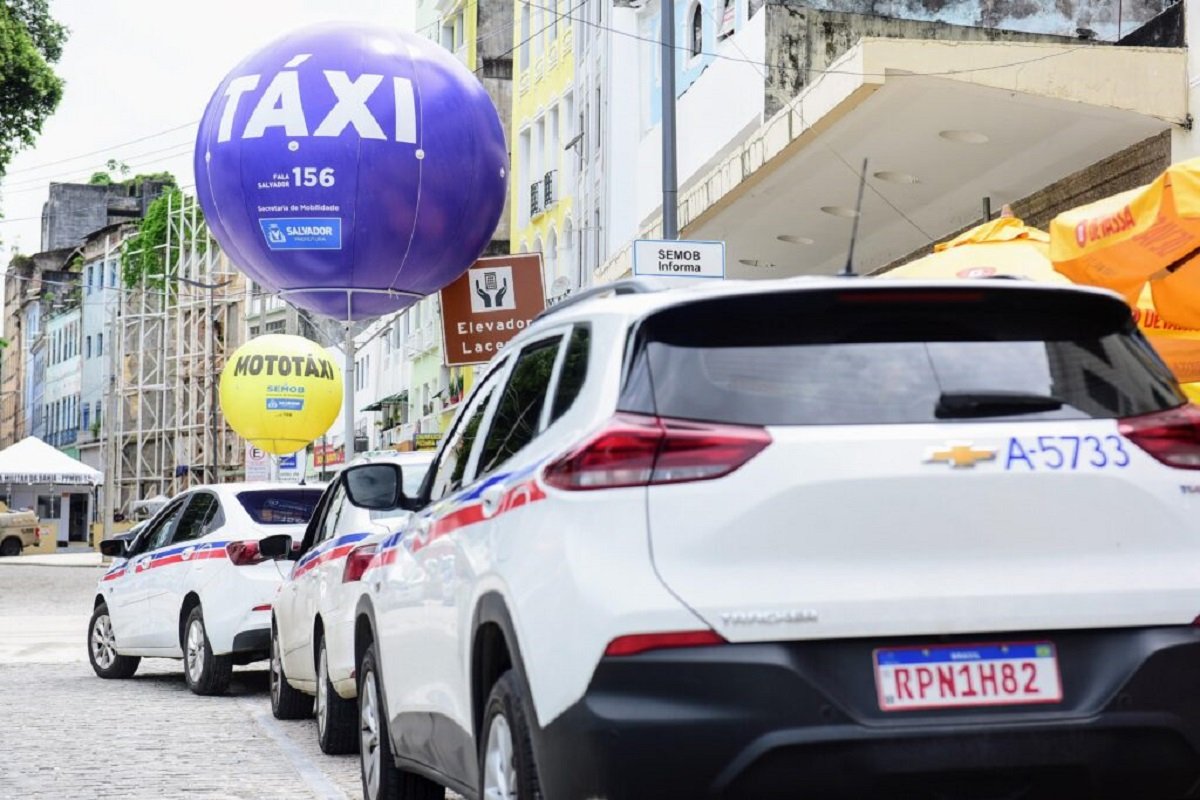Taxistas de Salvador têm até 10 de janeiro para regularizar cadastro e evitar exclusão do sistema - 