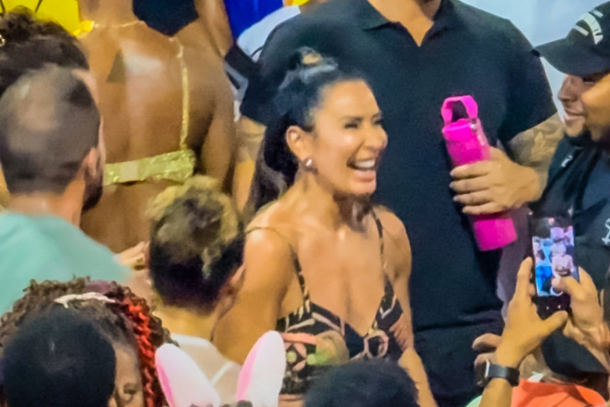 Sheila Carvalho curte apresentação de Tony Salles junto com a ‘pipoca’ no circuito Dodô - 