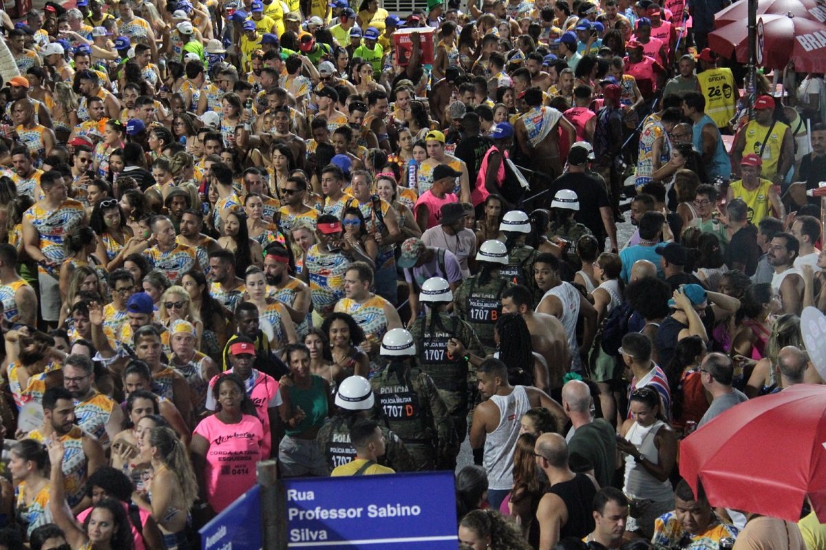 Mais de 2,9 milhões de foliões curtem 2° dia do Carnaval de Salvador - 